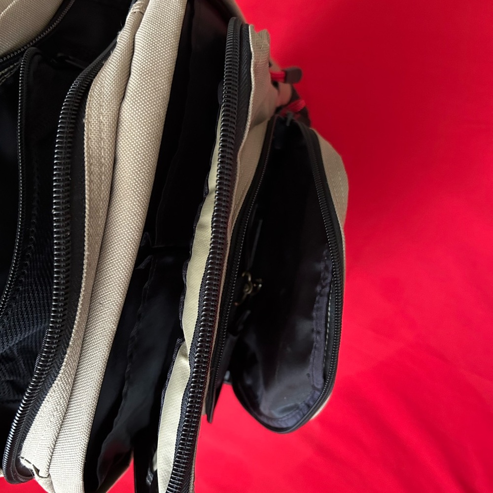 High Quality Backpack - Picture 4 of 11